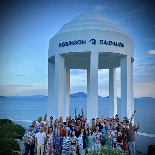 Die Gruppe unter dem Pavillon am Meer