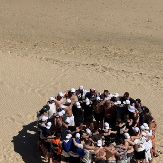 Die Gruppe als Kreis im Sand