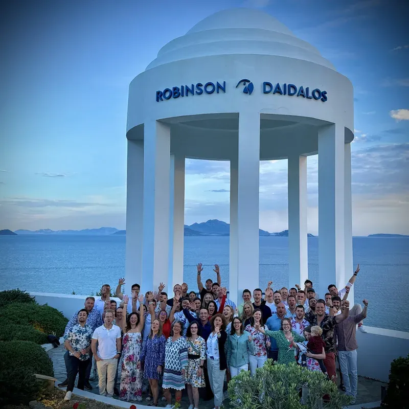 Gruppe unter dem Pavillon am Meer auf Kos