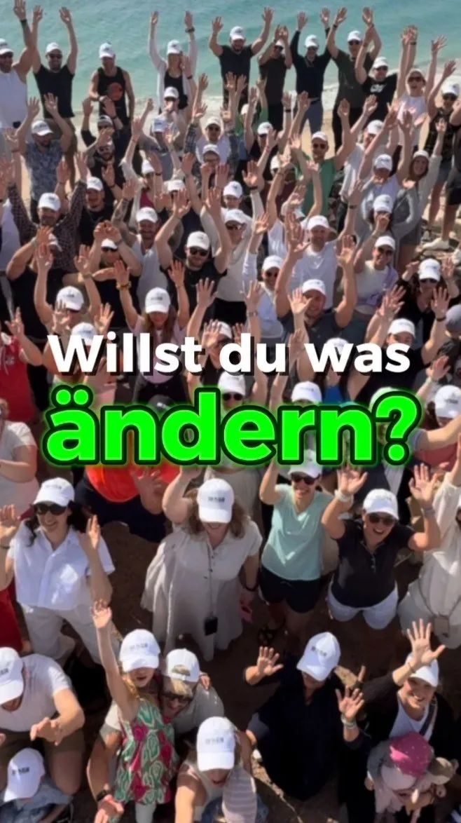 Standbild aus dem Video: Teilnehmer beschreiben eine Mastermind in einem Wort